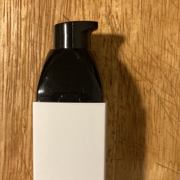 CHANEL empty hydra beauty camellia water cream container. This is EMPTY. - Picture 7 of 7